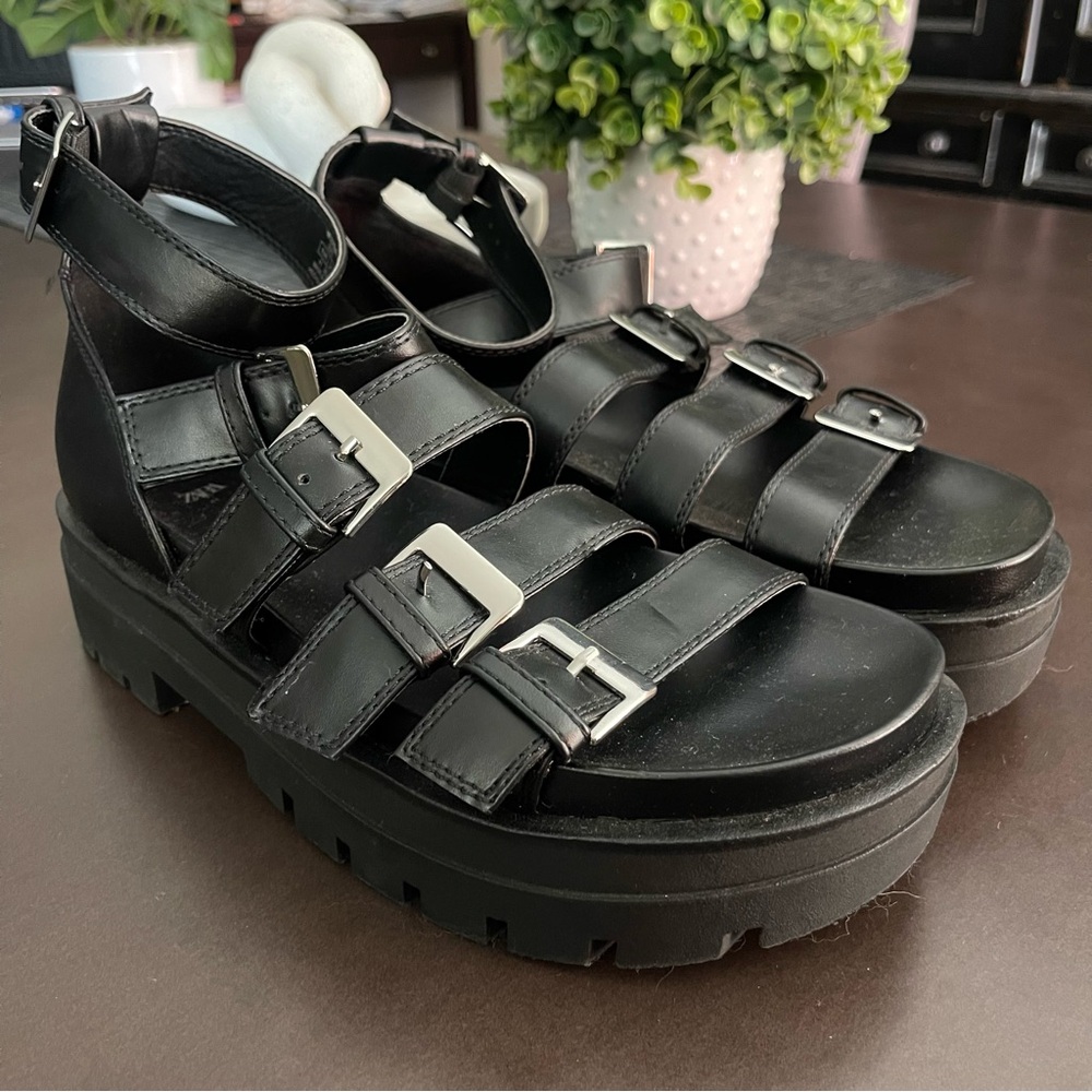 Zara | Chunky Black Leather Buckle Strap Sandal Size: 41